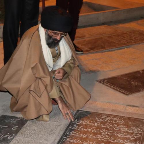 حضور استاد موسوی مطلق بر سر مزار شهید مهدی زین الدین