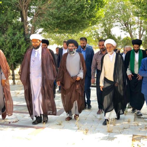 حضور حجت الاسلام و المسلمین موسوى مطلق در گلزار شهدا دورود  