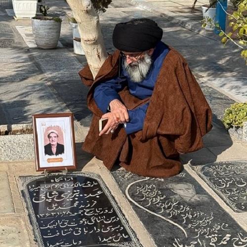 حضور استاد موسوی مطلق بر سر تربت مرحوم میرزا عبدالله شالچی تبریزی